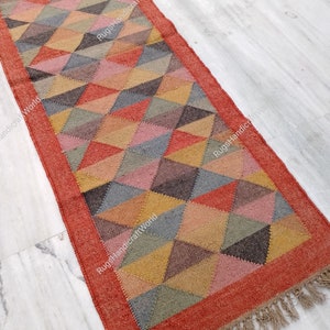 Handwoven Kilim Runner Rug, Indian Handmade Kilim Rug, Red Wool Jute Rug, Boho Hallway Rug with Red Border, Home Decor for Entryway Rug