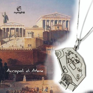 Pode incluir: Colar de prata com um pingente que apresenta um contorno detalhado da Acrópole de Atenas, Grécia. O pingente tem a forma da Acrópole e inclui o texto "Acropoli di Atene".