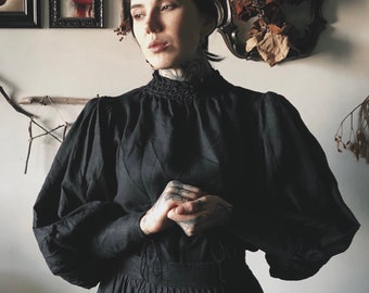 Black linen blouse / Voluminous sleeves /Witch style / Gothic / Lace-up cuffs / Hand made