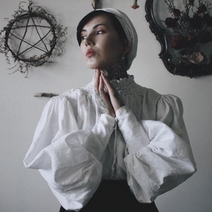 White linen blouse / Voluminous sleeves