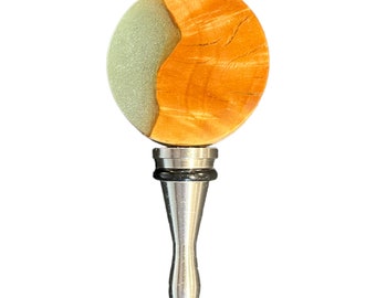 Legno di ciliegio con topper per vino in resina blu