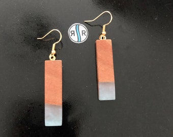 Legno di ciliegio con resina Aqua Blue Seaglass, reperti in oro 14k