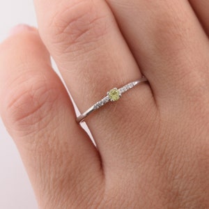 Small & delicate sterling silver peridot promise ring for her, Minimalist dainty womens promise ring, Womens peridot silver anniversary ring