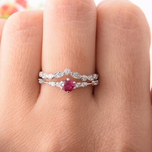 Set di anelli nuziali in rubino art déco piccoli e graziosi, set di anelli nuziali in argento sterling unici, set di anelli di fidanzamento in rubino, anello da donna in argento con rubino