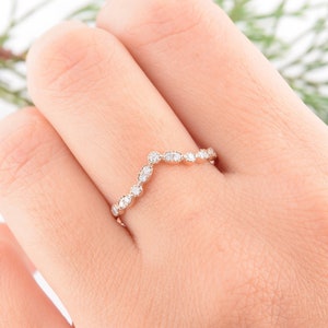 Art deco curved wedding band,14k rose gold womens wedding band,V wedding band,Antique style wedding band for her,Small & dainty wedding ring