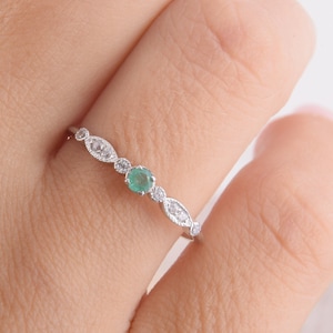 14k solid white gold art deco emerald promise ring for her, Unique womens emerald promise ring, Small & dainty emerald gold engagement ring