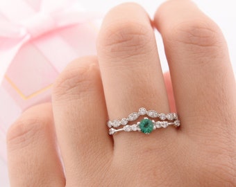 Emerald wedding rings set, Silver wedding rings set, Small wedding rings set, Womens wedding rings set,Silver emerald ring,Dainty rings set
