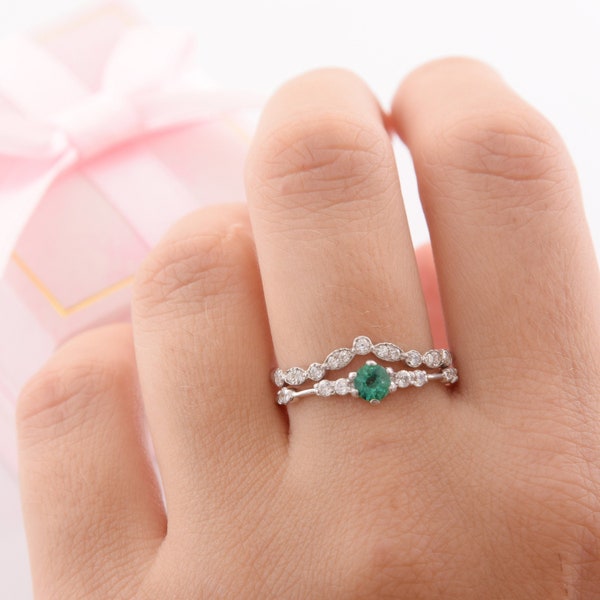 Emerald wedding rings set, Silver wedding rings set, Small wedding rings set, Womens wedding rings set,Silver emerald ring,Dainty rings set