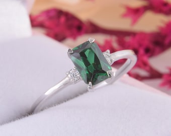 Unique 925 sterling silver emerald promise ring for her, Womens simple & dainty promise ring, Womens emerald silver ring, May birthstone