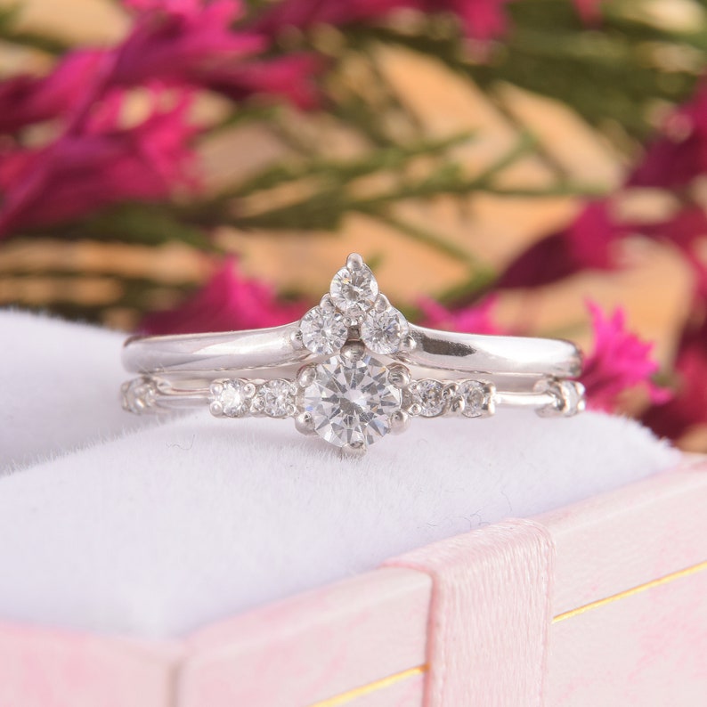 Simple & dainty silver womens wedding rings set, Minimalist rings set, Unique delicate wedding rings set, White cz wedding rings set image 2