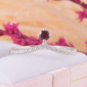 Womens Curved Garnet Wedding Band, Silver Garnet Ring, V Wedding Band, Chevron Wedding Band, V Shape Silver Ring, Garnet Jewelry