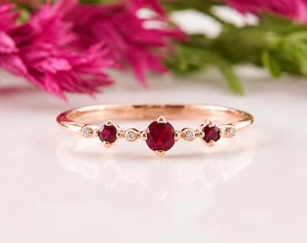 Sierlijke en elegante 14k roségouden robijnbeloftering, minimalistische stapelring geboortesteen juli