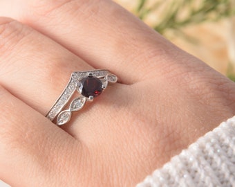 Womens wedding rings set with garnet, Silver wedding rings set, Engagement rings set, Art deco rings set, Womens garnet silver ring