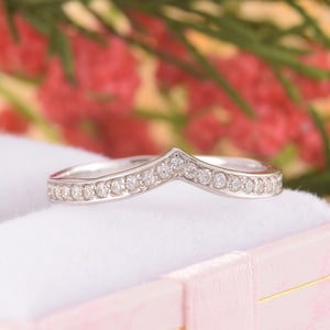 Chevron silver wedding band for her, Womens sterling silver wedding band, Curved wedding band, V wedding band, Chevron ring silver, V ring