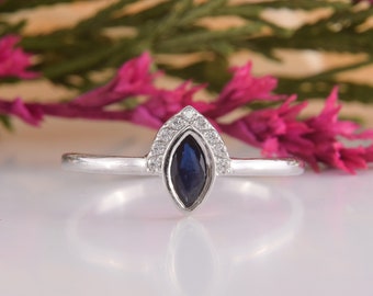 Anillo de promesa de zafiro azul con corte de bisel de plata de ley 925 para ella, anillo de promesa de mujer marquesa único, anillo de promesa de zafiro pequeño y delicado