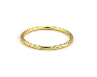 Anneau rempli d’or super mince de 14k, anneau martelé, anneau dainty, anneau d’empilage, anneau de 1.2 millimètre, anneau mince, anneau de Midi, anneau simple d’or, anneau d’or