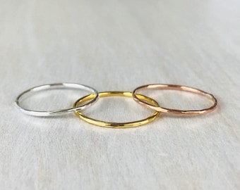 Bague superposition super fine en or 14 carats, bague midi, bague fine, bague en or simple, minimal, superposition de bagues, bague délicate, cadeau pour elle