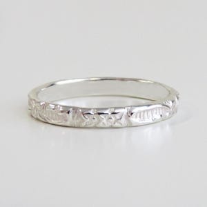 Fascia in argento, fascia in argento floreale, anello in argento, anello in argento sterling, anello in argento impilato, anello in argento con motivo, fede nuziale, fede nuziale SMA10