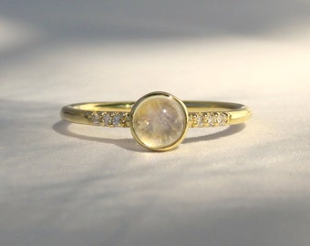 Moonstone Ring, Gold Moonstone Ring, Rainbow Moonstone Ring, Engagement Ring, 14k Solid Gold Ring, June Birthstone Ring, Promise Ring