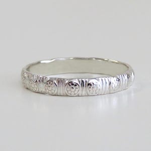 Fascia in argento, fascia in argento floreale, anello in argento, anello in argento sterling, anello in argento a strati, anello in argento con motivo, fede nuziale, fede nuziale SMA 7