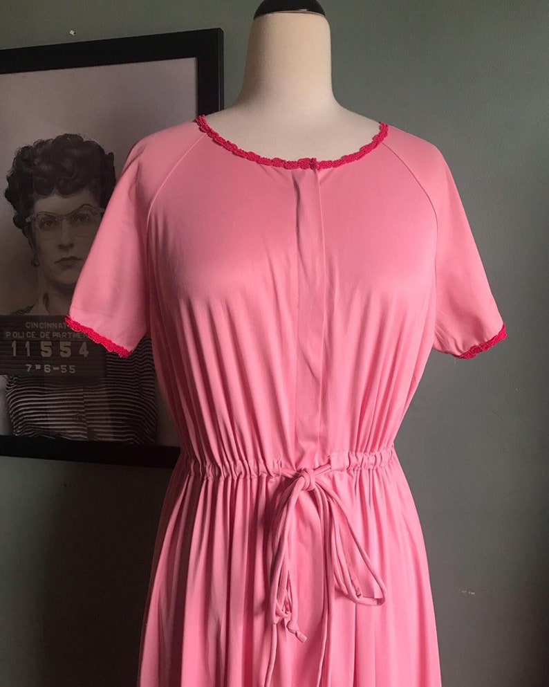 Size Medium Vintage 1960/'s Vanity Fair Hostess Gown Hot Pink Zip Up Nightgown