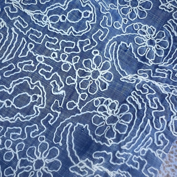 Vintage 1950s Blue Chambray Daisy and Paisley Dre… - image 6