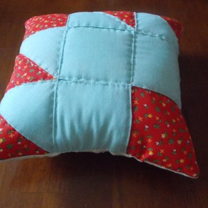 Vintage Quilted Pillow Hand Pieced Mint Pineapple Block Hand Quilted