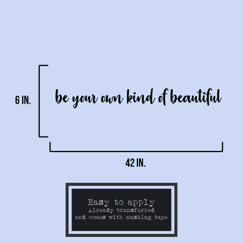 Pode incluir: Adesivo de parede preto e branco com o texto "be your own kind of beautiful". O adesivo mede 106,7 cm de largura e 15,2 cm de altura. F&aacute;cil de aplicar, j&aacute; transferido e vem com fita adesiva.
