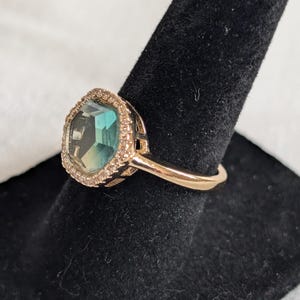Anello regolabile con pietre preziose placcato oro Chloe di Joy Dravecky Anthropologie, taglie 6-8. immagine 9