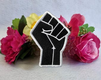 Naszywka z podniesioną pięścią. Do prasowania, na rzep lub do przyszycia! BLM - Black Lives Matter