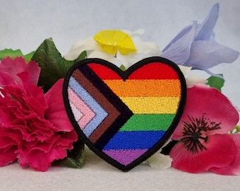 Parche bordado con corazón arcoíris de Progress Pride. ¡Se puede planchar, pegar con velcro o coser! LGBT - LGBTQ+ - Gay - Queer - Trans