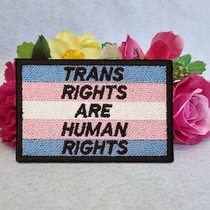 Aufnäher mit der Aufschrift „Transrechte sind Menschenrechte“ – gestickt, 7,6 x 5,1 cm