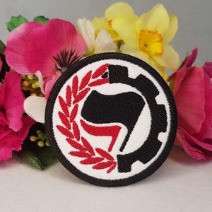 Parche con diseño de corona y engranaje de Antifa (antifascista). ¡Se puede planchar, pegar con velcro o coser!