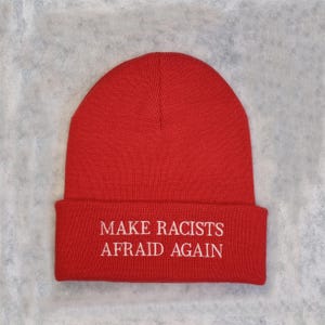 Gorro bordado Make Racists Afraid Again (Hagan que los racistas vuelvan a tener miedo). (Más colores disponibles a pedido) - Anti MAGA - Anti Trump
