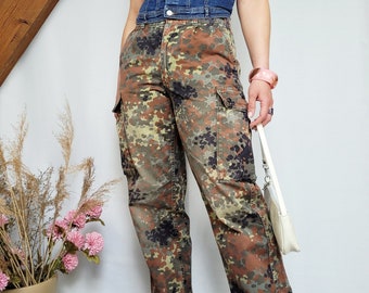 Vintage 90s high waist camouflage cargo straight pants