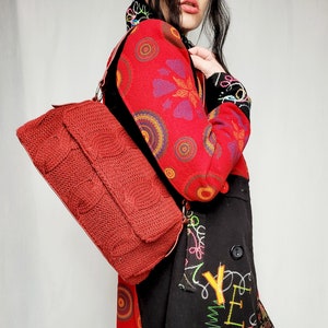 Sac à main rouge tricoté rétro Y2K, sac à bandoulière Y2K 90s 00s, sac à bandette baguette tricoté rouge vintage des années 90, accessoires pour femme