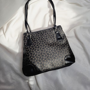 sac à main en cuir noir imprimé monogramme vintage des années 90