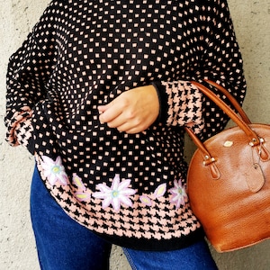 Women sweater, Vintage 90s black floral pattern oversize sweater jumper UK 12-16