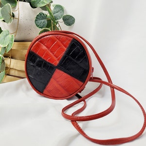 Bandolera pequeña redonda Vintage 90s patchwork negro rojo