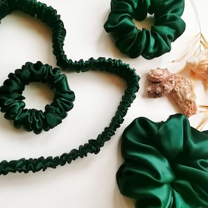 Handmade 4 Pieces Emerald Green Hair Scrunchies & Headband  display picture 1