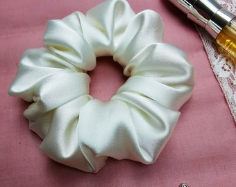 Handmade Vintage Style Medium pearl white hair scrunchy, 100% silk