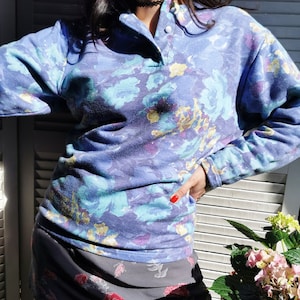 Vintage sweatshirt pullover, Vintage 90s Floral pastel button collar sweatshirt top, 1990s clothing, retro woman clothing