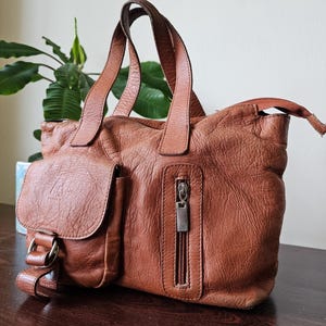 Retro 2000s brown leather minimalist purse handbag