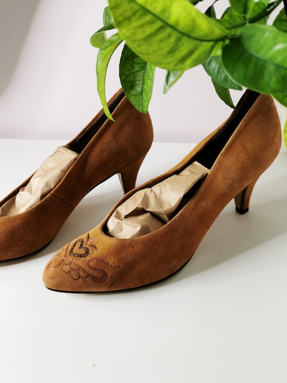 1980 Brown Suede Pumps Vintage 80s Suede Brown Embroidered Pumps
