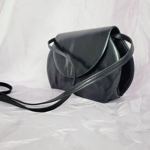 Black round glossy bag, Vintage 90s black round small shoulder handbag, retro accessories, mini purse vintage