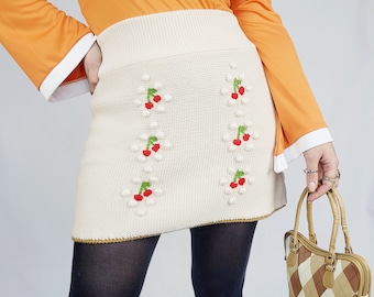 Milky white cherry knit skirt, Y2K 00s cream knitted cherry embroidered mini skirt, Minimalist knitwear short skirt, S size