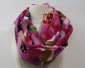 Infinity Schal, Damen Accessoire, Magenta Blumen Loop Schal, Frauen Infinity Loop, geringes Gewicht, die ganze Saison, Geschenk für Frau, Botanik Geschenk