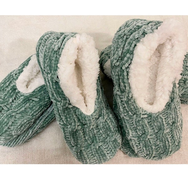 Christmas gifts, Cable knit chenille with sherpa lining and non-slip sole on slipper/sock