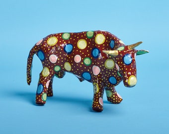 Taureau pointillé marron, sculpture animalière, animal en papier mâché, décoration table basse, fabriqué à la main, fabriqué en Haïti, matière légère