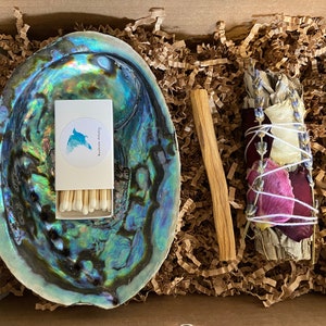Sage Cleansing kit with Abalone shell & Palo Santo stick -sage, rose, and Lavender